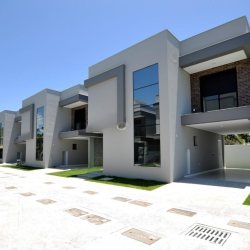 Casa Residencial com 166m², 3 quartos, 3 suítes, 2 garagens, no bairro Campeche Sul em Florianópolis