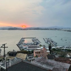 Casa Residencial com 304m², 4 quartos, 2 garagens, no bairro José Mendes em Florianópolis