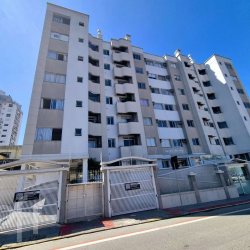 Apartamentos com 80m², 3 quartos, 1 suíte, no bairro Barreiros em São José