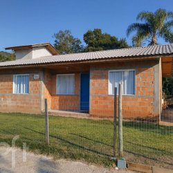 Casa Residencial com 0m², 2 quartos, 1 garagem, no bairro Ratones em Florianópolis