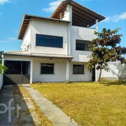 Casa Residencial com 180m², 4 quartos, 3 garagens, no bairro Pinheira em Palhoça