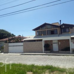 Casa Residencial com 356m², 5 quartos, 5 suítes, 4 garagens, no bairro Campeche Sul em Florianópolis