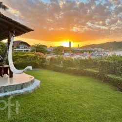 Casa Residencial com 1960m², 4 quartos, 4 suítes, 6 garagens, no bairro Lagoinha do norte em Florianópolis