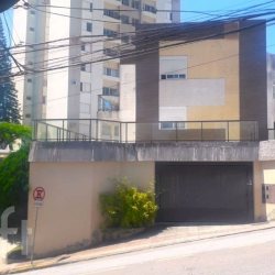 Casa Residencial com 401m², 2 quartos, 2 suítes, 5 garagens, no bairro Centro em Florianópolis