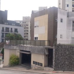 Casa Residencial com 401m², 2 quartos, 2 suítes, 5 garagens, no bairro Centro em Florianópolis