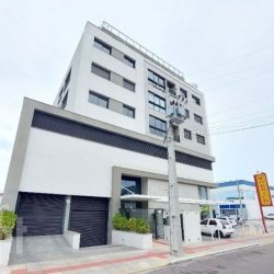 Apartamentos com 77m², 2 quartos, 2 suítes, 2 garagens, no bairro Canasvieiras em Florianópolis