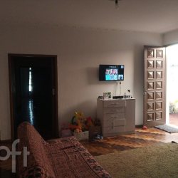 Casa Residencial com 217m², 4 quartos, 1 suíte, 2 garagens, no bairro Estreito em Florianópolis