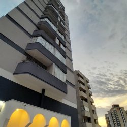 Apartamentos com 110m², 3 quartos, 1 suíte, 1 garagem, no bairro Centro em Florianópolis