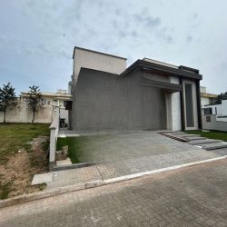 Casa Residencial com 290m², 3 quartos, 3 suítes, 2 garagens, no bairro Ingleses em Florianópolis