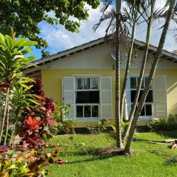 Casa Residencial com 169m², 3 quartos, 4 garagens, no bairro Campeche Leste em Florianópolis