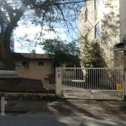 Casa Residencial com 180m², 3 quartos, 4 garagens, no bairro Praia Comprida em São José