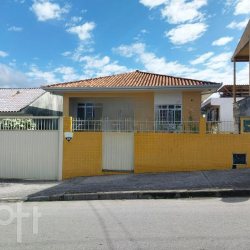 Casa Residencial com 321m², 5 quartos, 1 suíte, 1 garagem, no bairro Serraria em São José