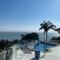 Casa Residencial com 991m², 6 quartos, 4 suítes, 4 garagens, no bairro Cacupé em Florianópolis