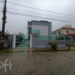 Casa Residencial com 130m², 3 quartos, no bairro Moenda em Florianópolis