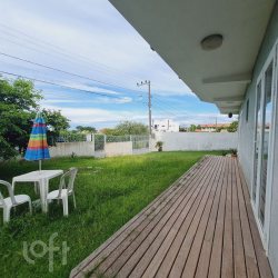 Casa Residencial com 368m², 3 quartos, 2 suítes, no bairro Rio tavares central em Florianópolis