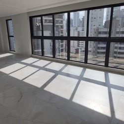 Apartamentos com 111m², 3 quartos, 3 suítes, 2 garagens, no bairro Centro em Balneário Camboriú