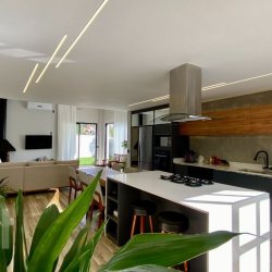 Casa Residencial com 207m², 3 quartos, 1 suíte, 3 garagens, no bairro Recanto dos Açores em Florianópolis