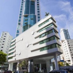 Apartamentos com 134m², 3 quartos, 3 suítes, 3 garagens, no bairro Centro em Balneário Camboriú