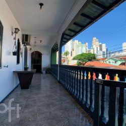 Casa Residencial com 230m², 3 quartos, 1 suíte, 2 garagens, no bairro Centro em Balneário Camboriú