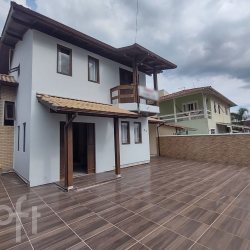 Casa Residencial com 300m², 6 quartos, 1 suíte, 3 garagens, no bairro Pinheira em Palhoça