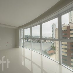 Apartamentos com 138m², 3 quartos, 3 suítes, 2 garagens, no bairro Centro em Balneário Camboriú