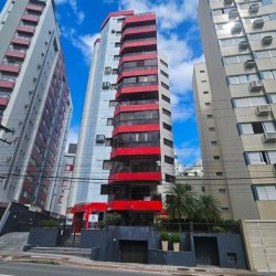 Apartamentos com 246m², 4 quartos, 2 suítes, 2 garagens, no bairro Centro em Florianópolis