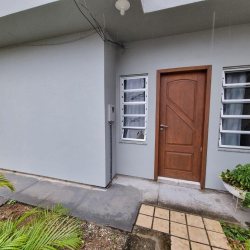 Casa Residencial com 107m², 3 quartos, 1 garagem, no bairro Trindade em Florianópolis