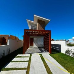 Casa Residencial com 130m², 3 quartos, 2 suítes, 2 garagens, no bairro Campeche em Florianópolis