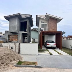 Casa Residencial com 130m², 3 quartos, 2 suítes, 2 garagens, no bairro Campeche em Florianópolis