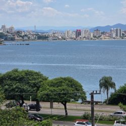 Apartamentos com 178m², 4 quartos, 1 suíte, 2 garagens, no bairro Agronômica em Florianópolis