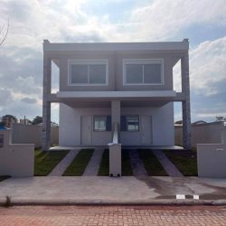 Casa Residencial com 150m², 3 quartos, 3 suítes, 2 garagens, no bairro Campeche em Florianópolis