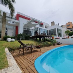 Casa Residencial com 450m², 8 quartos, 8 suítes, 5 garagens, no bairro Centro em Florianópolis