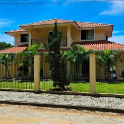 Casa Residencial com 280m², 4 quartos, 3 suítes, 2 garagens, no bairro Sul Do Rio em Santo Amaro Da Imperatriz