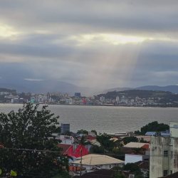 Casa Residencial com 193m², 3 quartos, 1 suíte, 4 garagens, no bairro Itaguaçu em Florianópolis