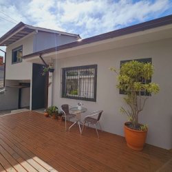 Casa Residencial com 167m², 3 quartos, 1 suíte, 2 garagens, no bairro Trindade em Florianópolis