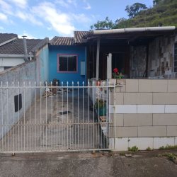 Casa Residencial com 50m², 2 quartos, 2 garagens, no bairro São Sebastião em Palhoça