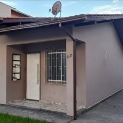 Casa Residencial com 105m², 2 quartos, 2 garagens, no bairro Forquilhas em São José