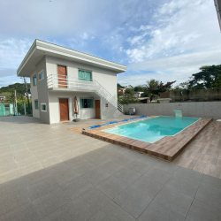 Casa Residencial com 162m², 2 quartos, 2 suítes, 6 garagens, no bairro Cachoeira Do Bom Jesus em Florianópolis