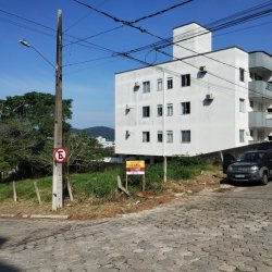 Terrenos Residenciais com 450m², no bairro Serraria em São José