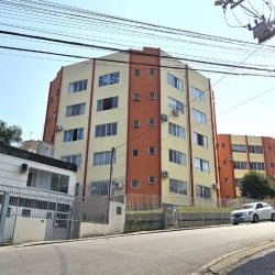 Kitnete com 28m², 1 quarto, 1 garagem, no bairro Carvoeira em Florianópolis