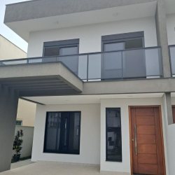 Casa Residencial com 153m², 3 quartos, 1 suíte, 2 garagens, no bairro Canasvieiras em Florianópolis