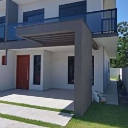 Casa Residencial com 153m², 3 quartos, 1 suíte, 2 garagens, no bairro Canasvieiras em Florianópolis