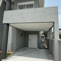 Casa Residencial com 170m², 3 quartos, 1 suíte, 4 garagens, no bairro Ingleses do Rio Vermelho em Florianópolis