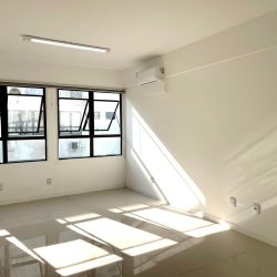 Sala com 24m², 1 garagem, no bairro Trindade em Florianópolis