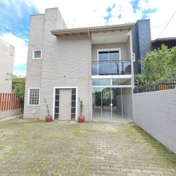 Casa Residencial com 136m², 3 quartos, 1 suíte, 2 garagens, no bairro Campeche em Florianópolis