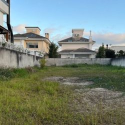 Terrenos Residenciais com 360m², no bairro Carianos em Florianópolis