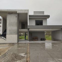 Casa em Condomínio com 324m², 4 quartos, 3 suítes, 2 garagens, no bairro Ingleses do Rio Vermelho em Florianópolis