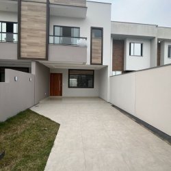 Sobrado Residencial com 104m², 3 quartos, 1 suíte, 2 garagens, no bairro Forquilhas em São José