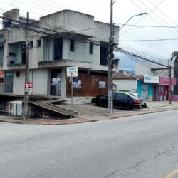 Casa Comercial com 300m², 4 garagens, no bairro Fazenda Santo Antônio em São José