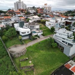 Terrenos Residenciais com 365m², no bairro Estreito em Florianópolis